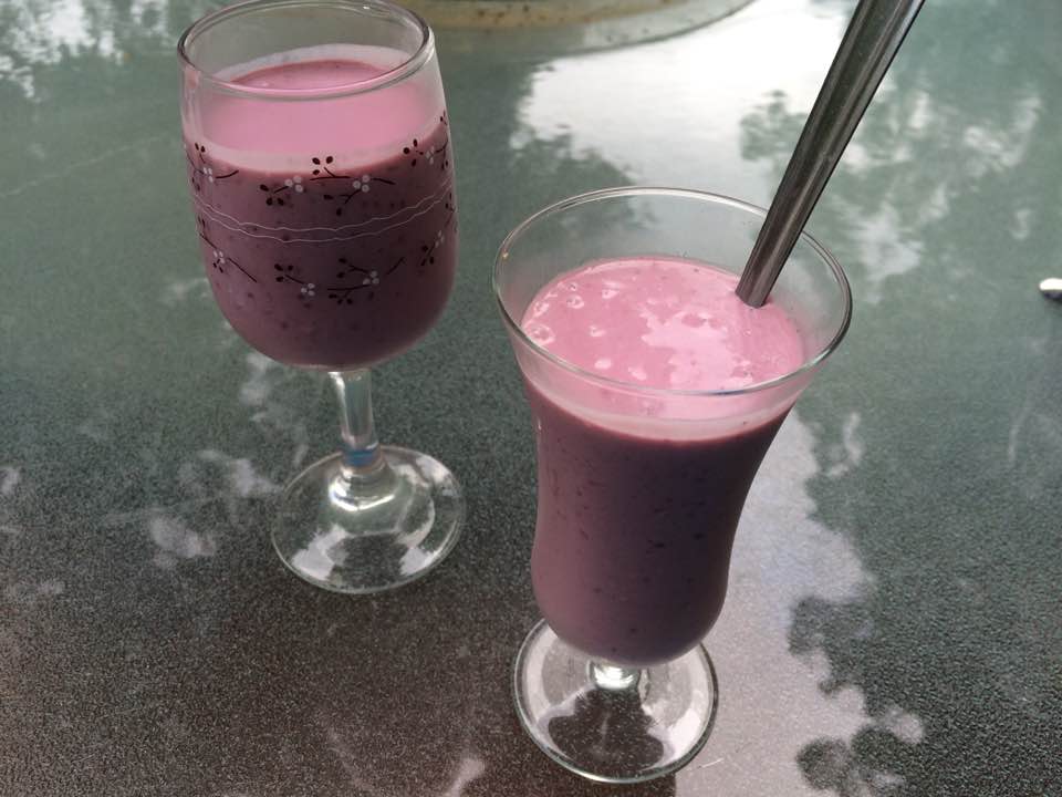 smoothie: peanut butter and fruit breakfast