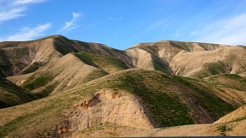 mountains around Jerusalem